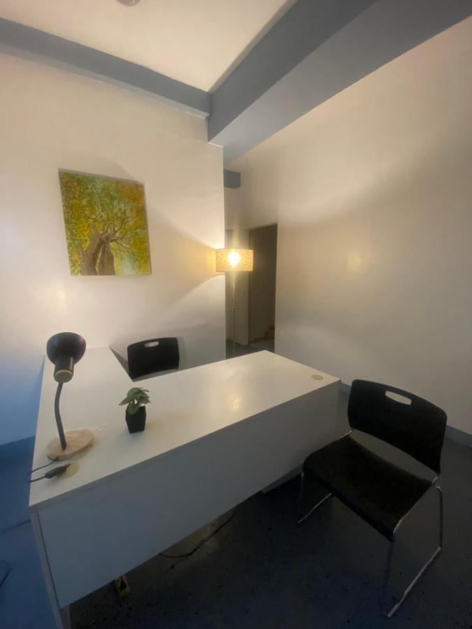 Lime Lite Manila Hostel Makati City Exterior foto